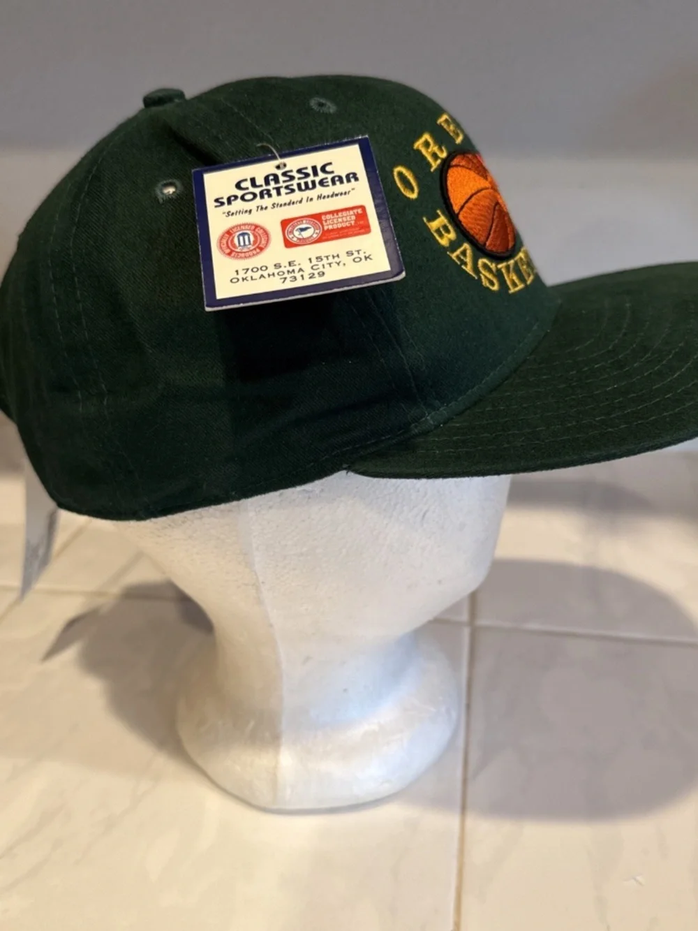 *RARE/VINTAGE/NWT* Oregon Ducks Basketball Snapback / Hat by Classic Sportswear